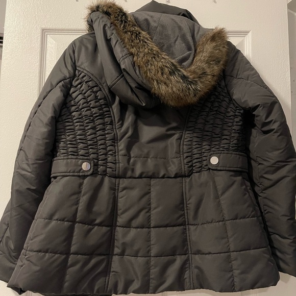 INTL d.e.t.a.i.l.s Fur Trimmed Hood Puffer Jacket - Picture 3 of 4